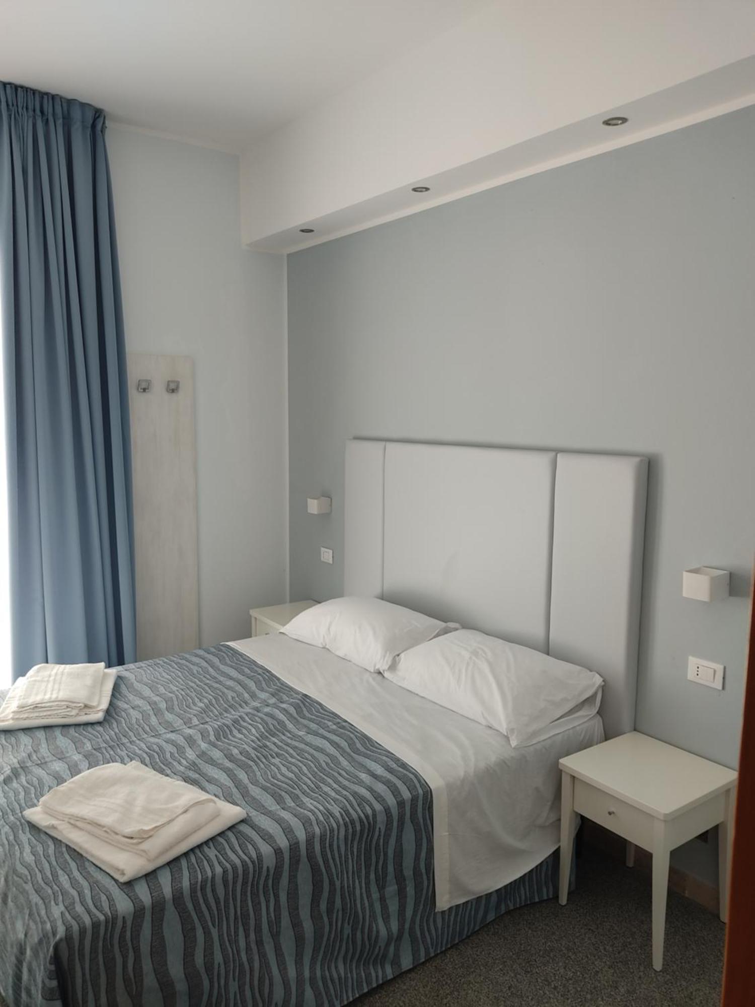 Hotel Caravel Park リミニ エクステリア 写真